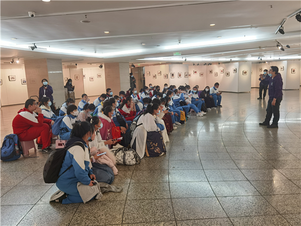 图6抗疫图片展.jpg